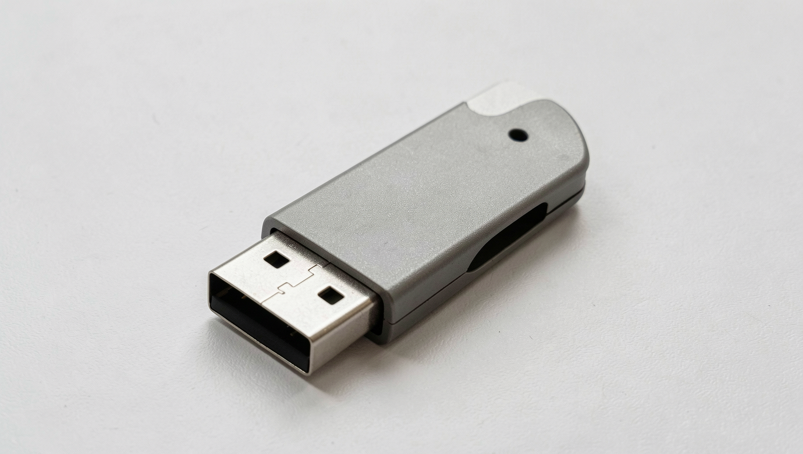 Checklist of best practices for maintaining USB drives in a detailed diagram.