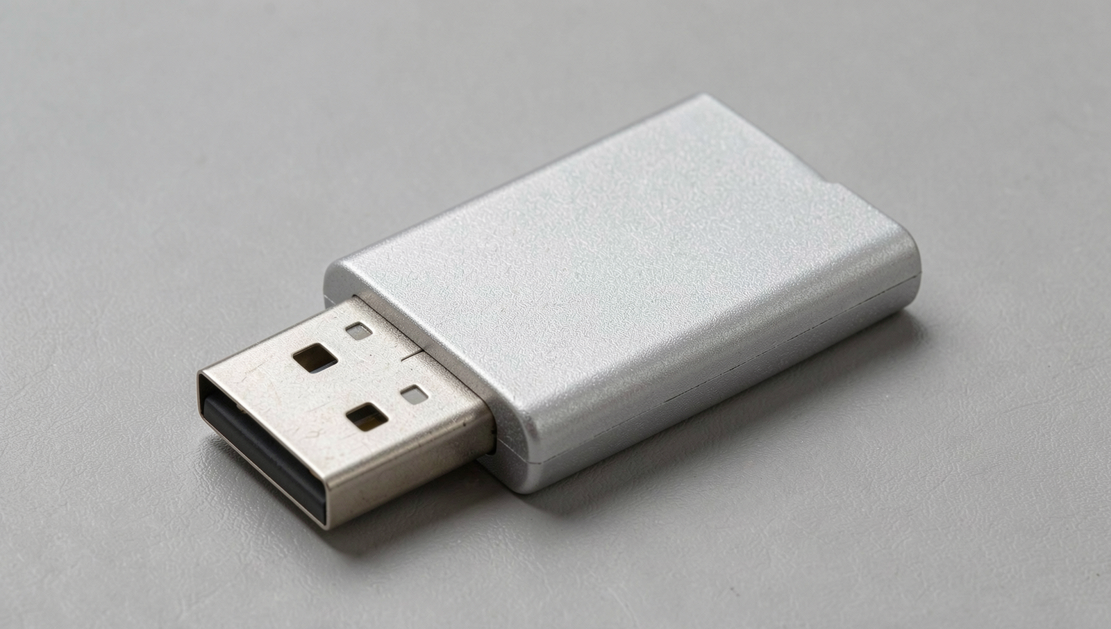 Diagram illustrating causes of USB drive failure, including age, wear, and data corruption.