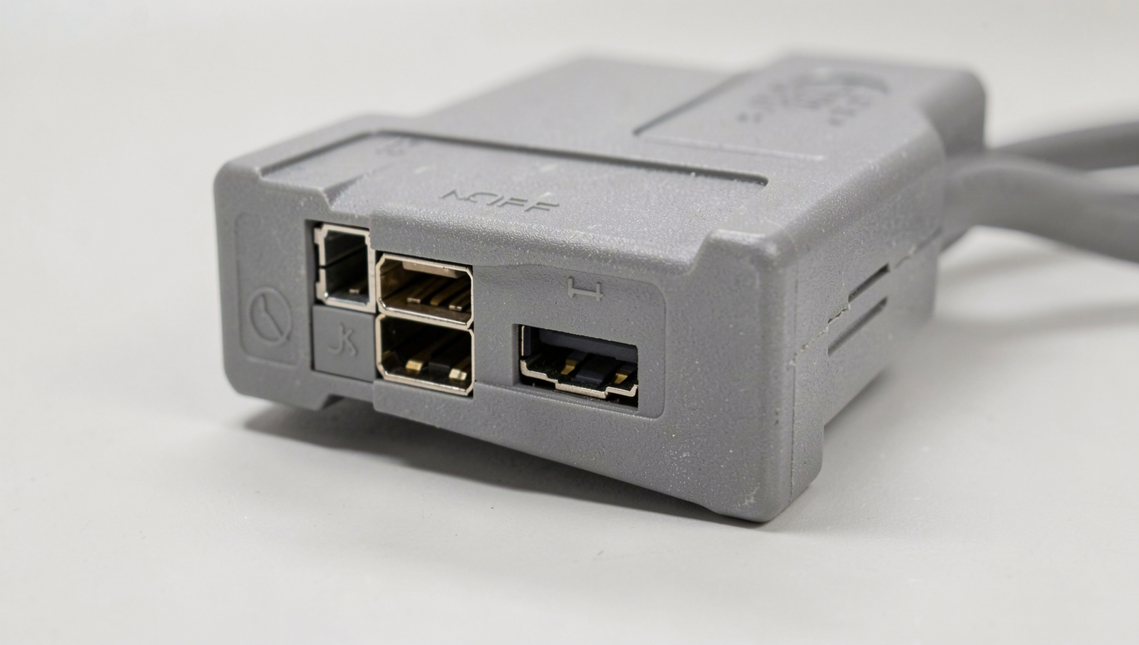 Diagram illustrating common causes of non-functional USB ports, including damage and power issues.
